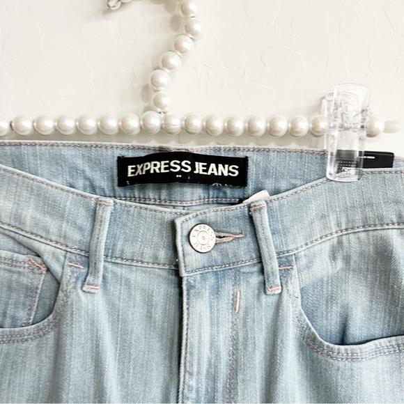 NEW Express Women's Mid-Rise Legging Skinny Jeans Ripped Knee Light Wash 4 NWT - Picture 4 of 8